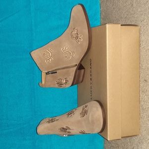 Women tan suede booties 9 W never worn.